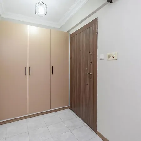 Apartment Centrally Located 2 Bedroom *