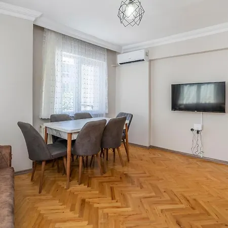 Centrally Located 2 Bedroom Apartment *