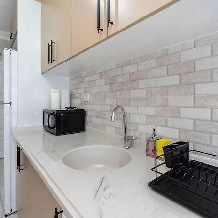 Centrally Located 2 Bedroom *