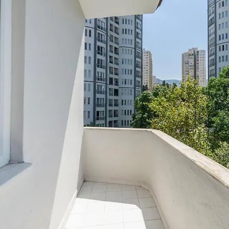 Apartment Centrally Located 2 Bedroom *
