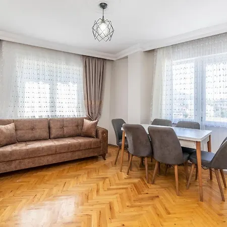 Apartment Centrally Located 2 Bedroom