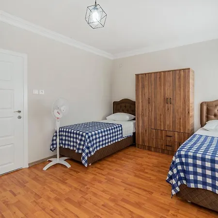 Apartment Centrally Located 2 Bedroom *