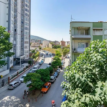 Apartment Centrally Located 2 Bedroom *