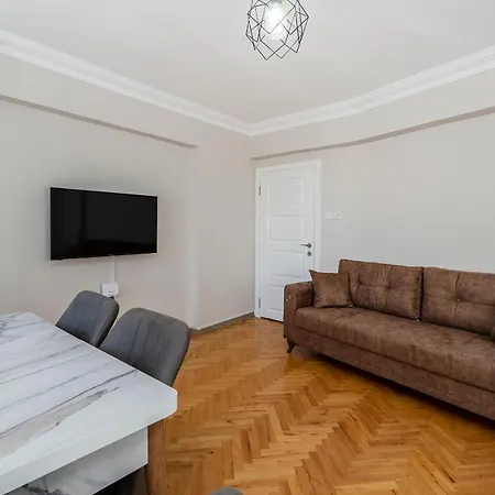 Apartment Centrally Located 2 Bedroom