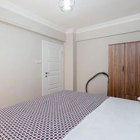 Apartment Centrally Located 2 Bedroom *