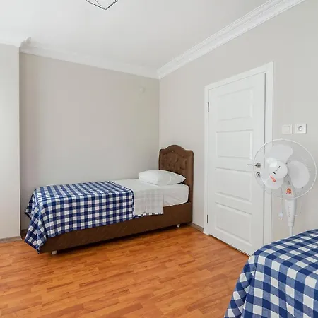 Apartment Centrally Located 2 Bedroom *
