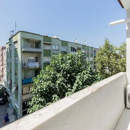 Centrally Located 2 Bedroom Apartment *